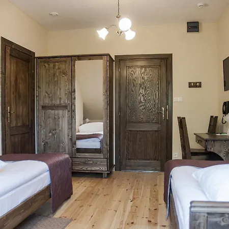 Pod Kogutkiem Hotell Krzywaczka